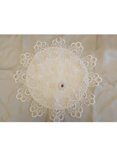 Csipkés, kerek, 42 cm átmérőjű