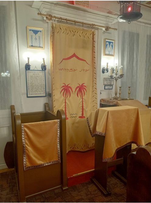 Parochet/ Tóraszekrény- függöny